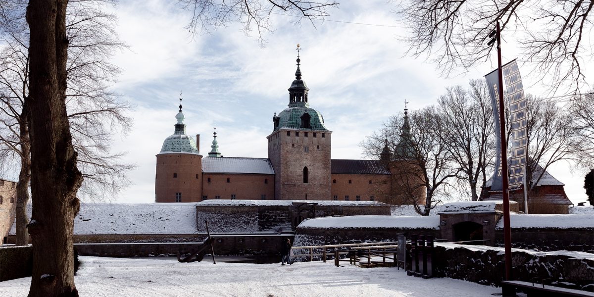 Kalmar slott i vinterskrud.